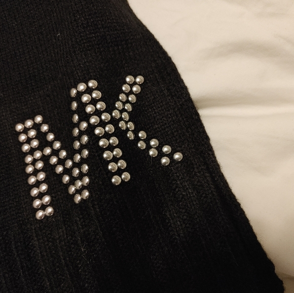 SOLD BNWT  MICHAEL KORS SCARF - Picture 4 of 4